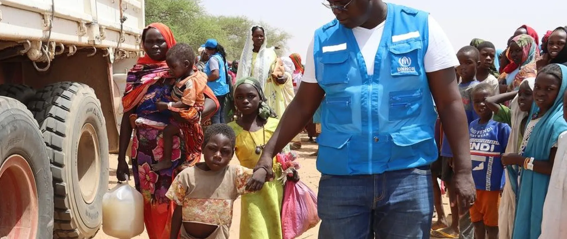 Refugees from Sudan are relocated between camps in Chad. UNHCR/Aristophane Ngargoune