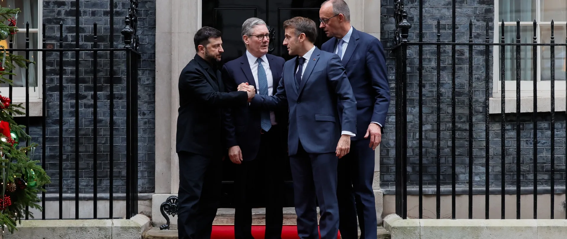Zelensky con Starmer, Macron e Merz (E3)